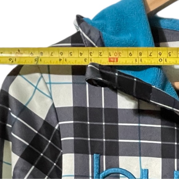 Bundle Reebok, Under Armour, Burton Women’s Sweaters. - Picture 15 of 16